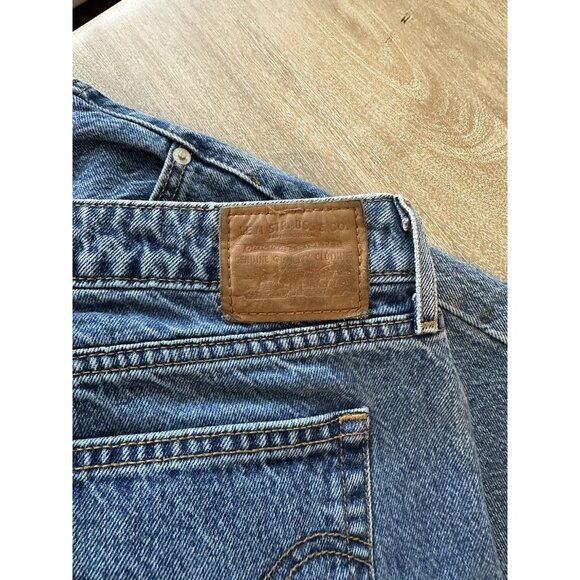 Levi's Low Loose Jeans in Medium Wash Size 32 X 30 - Picture 4 of 7